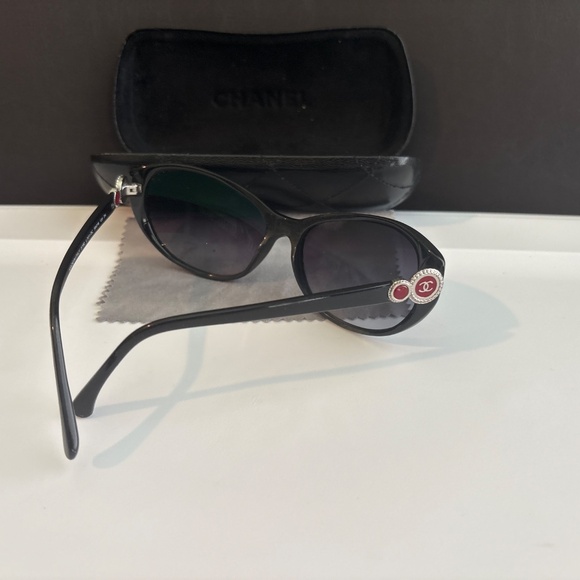 Chanel Vintage Designer Sunglasses - Picture 3 of 4